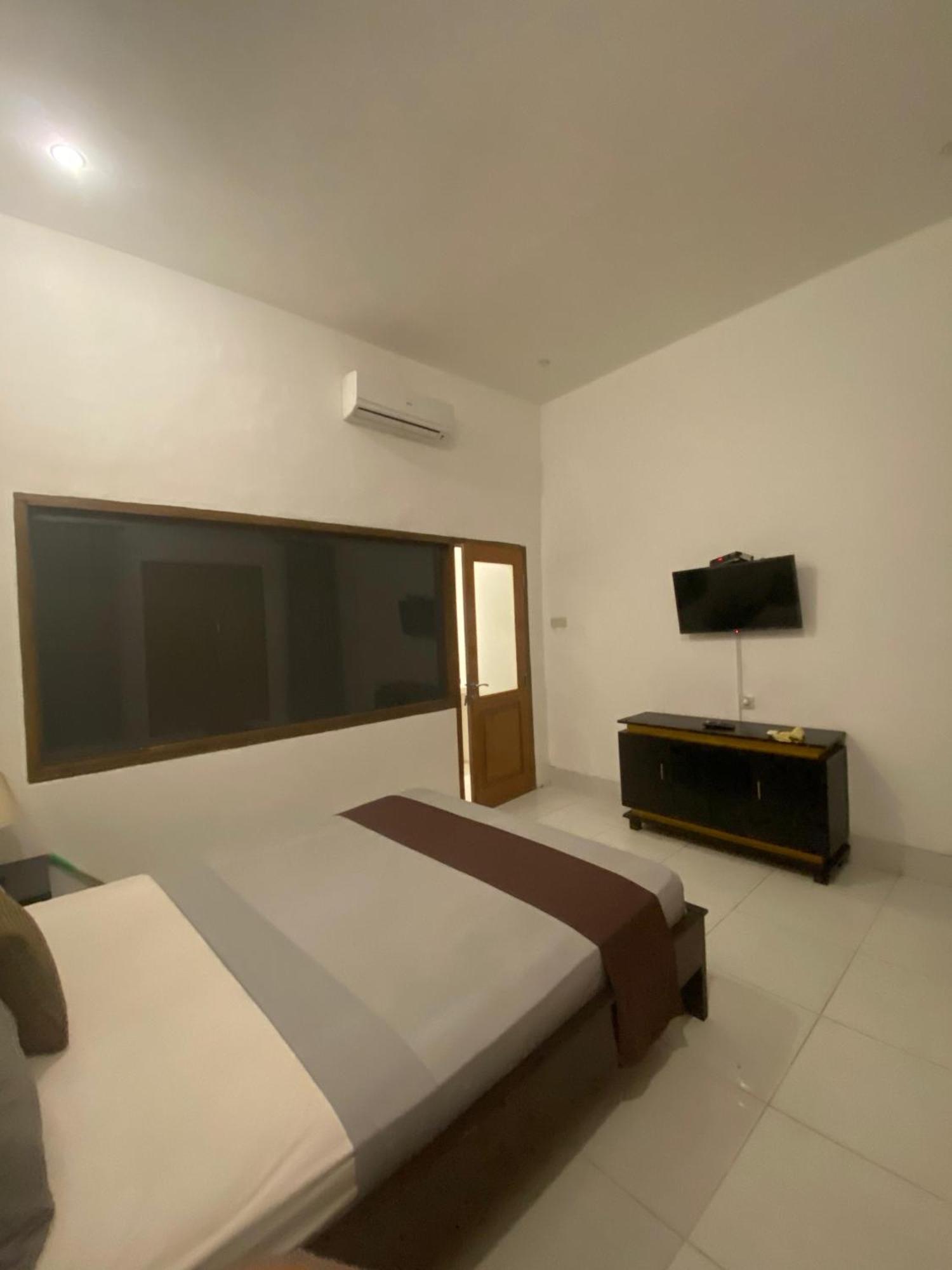Bale Sunrise Hotel Gili Trawangan Exterior photo
