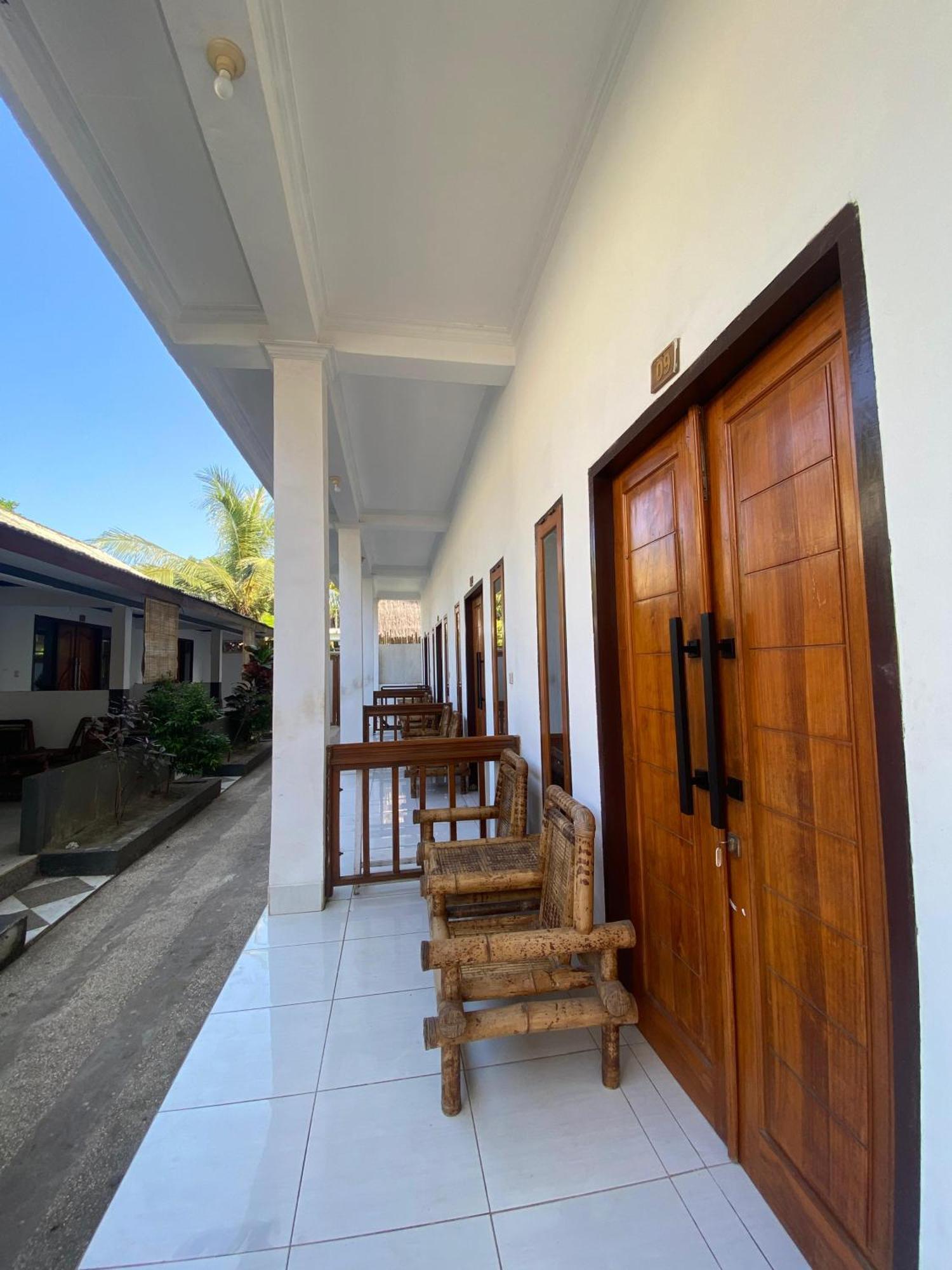 Bale Sunrise Hotel Gili Trawangan Exterior photo