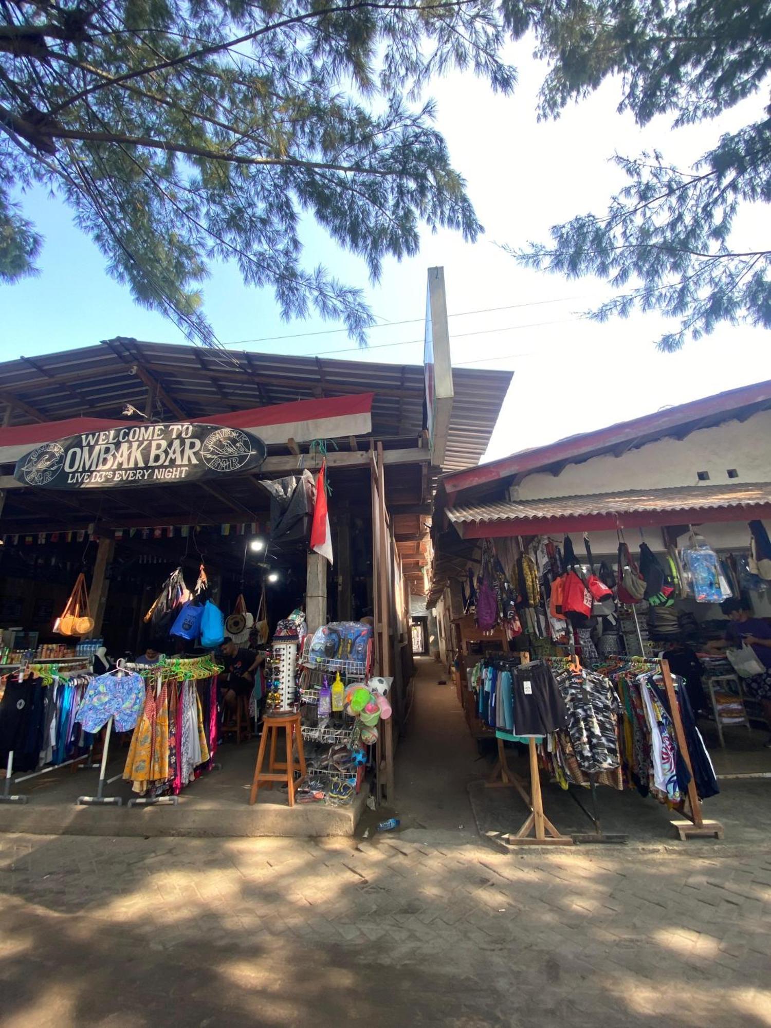 Bale Sunrise Hotel Gili Trawangan Exterior photo