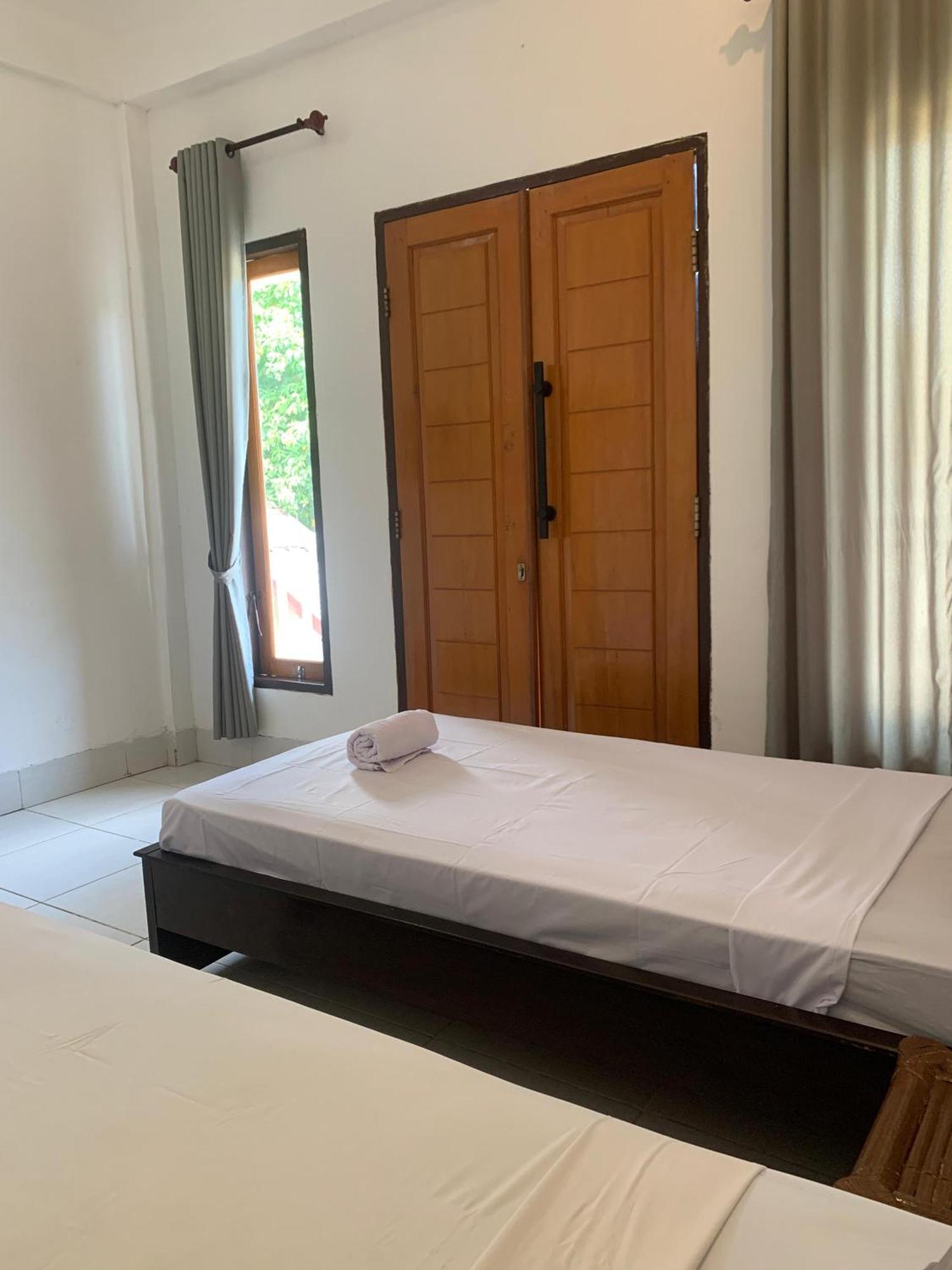 Bale Sunrise Hotel Gili Trawangan Exterior photo