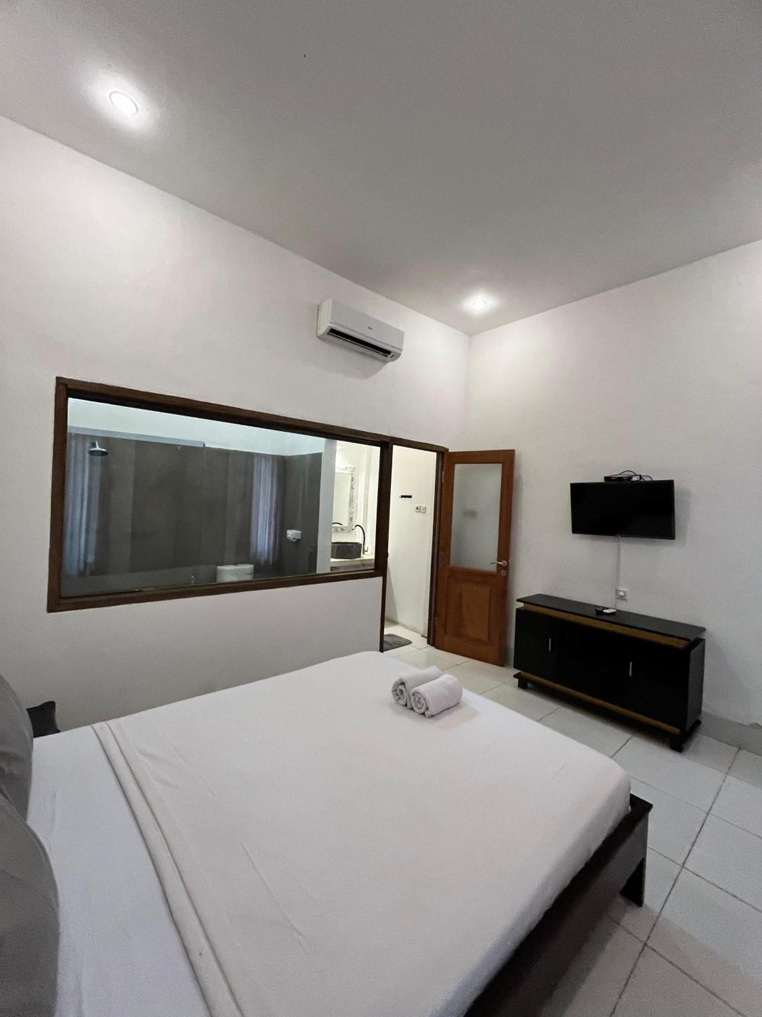 Bale Sunrise Hotel Gili Trawangan Exterior photo